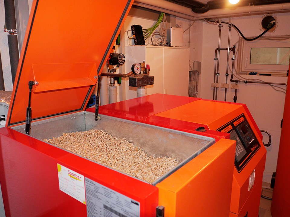 Palletheizung2 bei Elektro Klein GmbH in Berg